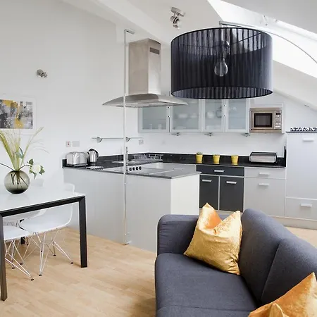 Regent House Deluxe 2 Bedroom Apartment *